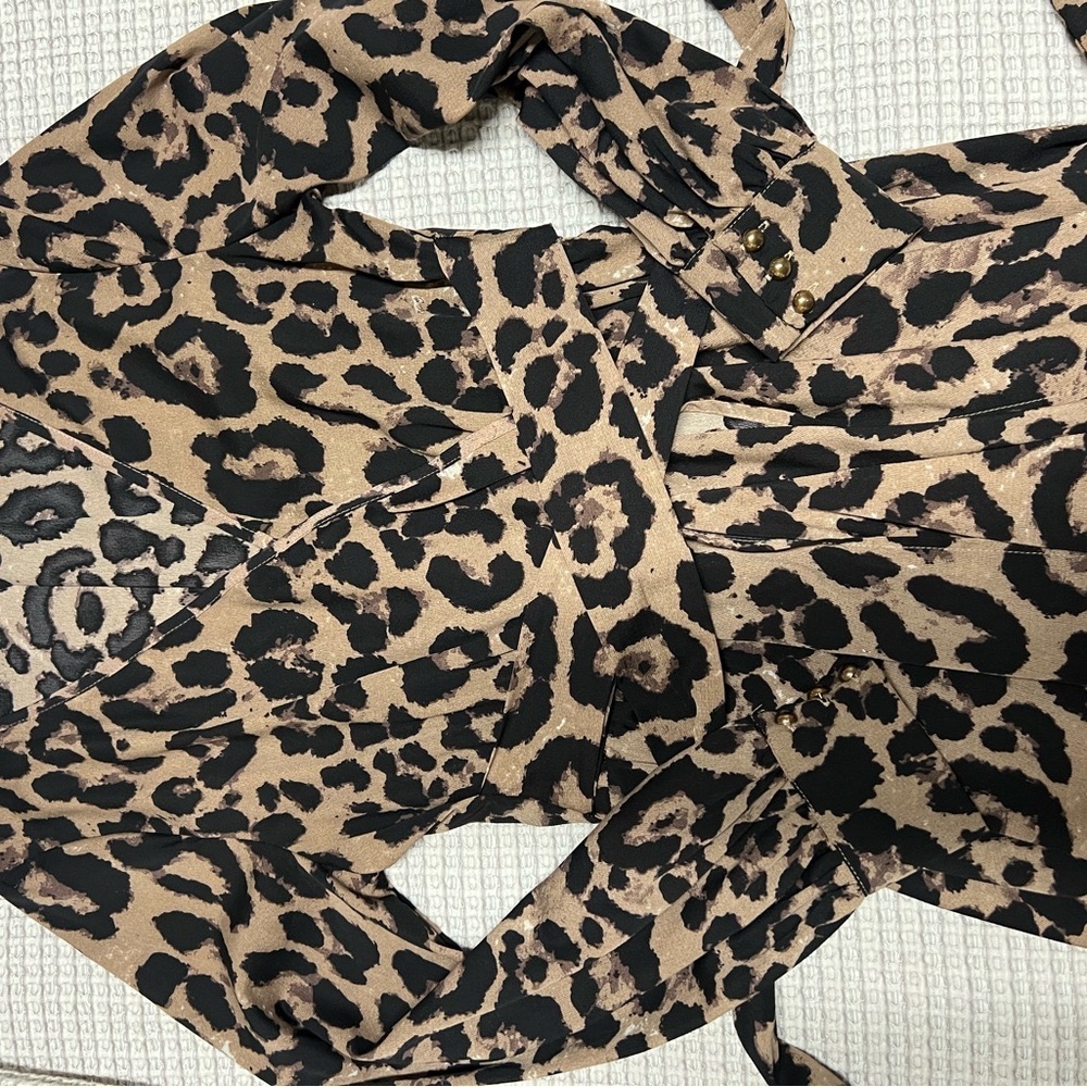 SHEIN Black and Tan Wrap Gown with Bishop Sleeves - Picture 9 of 11